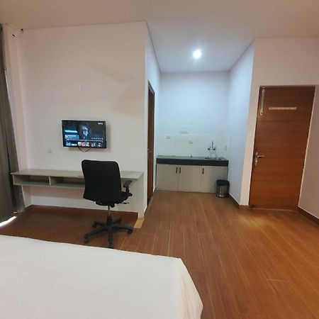 Mallenzo Suites Dlf Phase 1 Gurgaon Exteriör bild