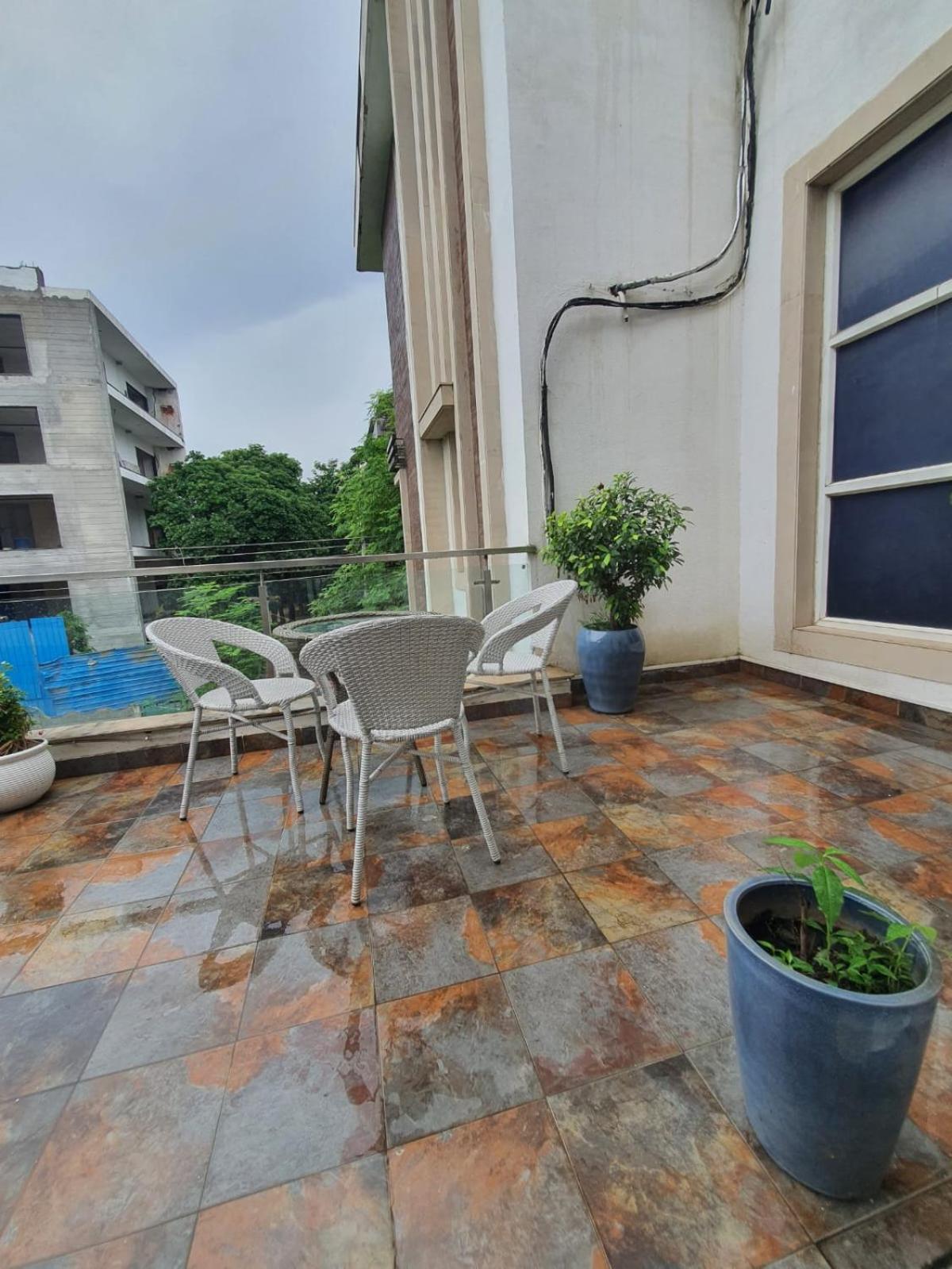 Mallenzo Suites Dlf Phase 1 Gurgaon Exteriör bild